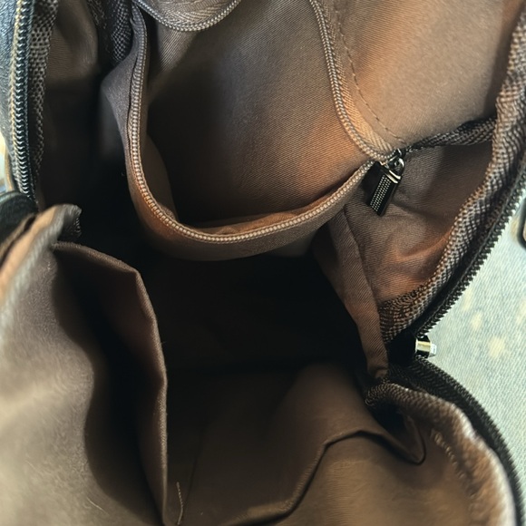 Pouch - Picture 3 of 9